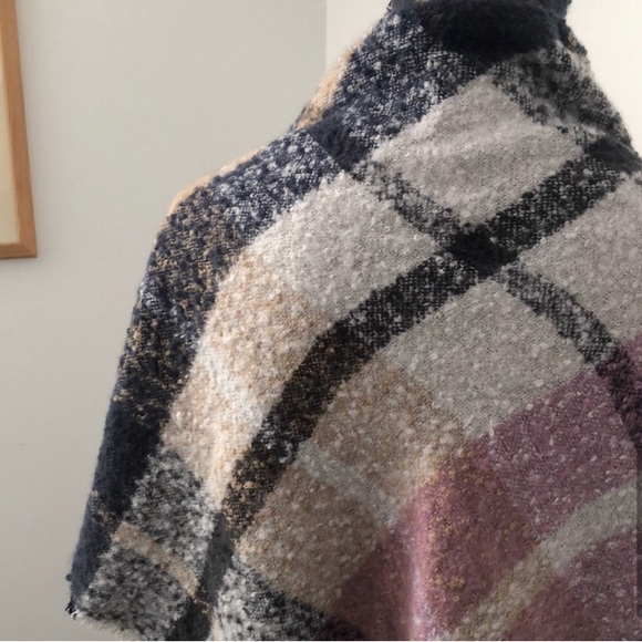 Pretty & Soft Shawl Wrap Scarf - Picture 8 of 8